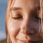 Soleil et peau délicate : comment protéger votre épiderme sans renoncer à l’été