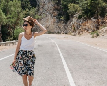 Looks d’Été pour Femme : 10 Idées de Tenues Fraîches, Stylées et Faciles à Adopter