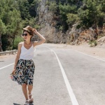 Looks d’Été pour Femme : 10 Idées de Tenues Fraîches, Stylées et Faciles à Adopter