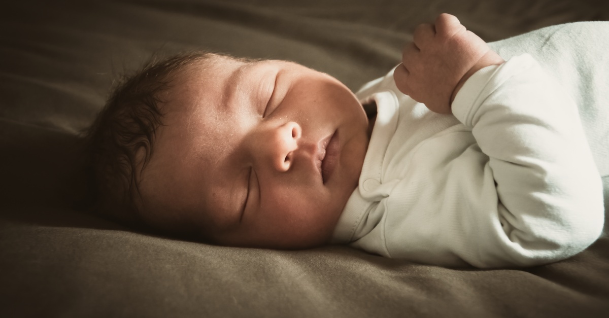 Premières nuits avec bébé : conseils doux pour apaiser votre nouveau-né et retrouver un peu de sommeil