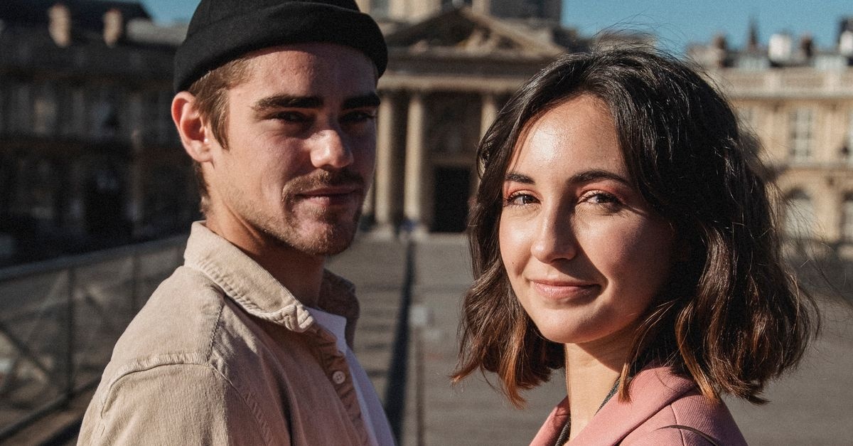 Amour sans âge : comment s’épanouir avec un partenaire plus jeune