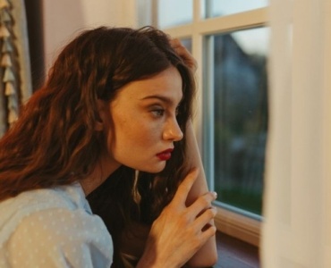 Quand l’amour devient besoin : 10 signaux d’une dépendance émotionnelle à reconnaître