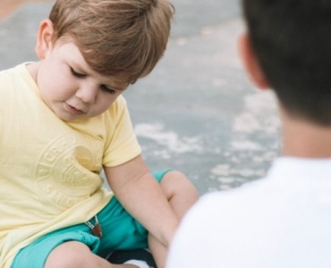 Enfant unique : 10 astuces pour l’aider à se faire des amis et s’épanouir en société