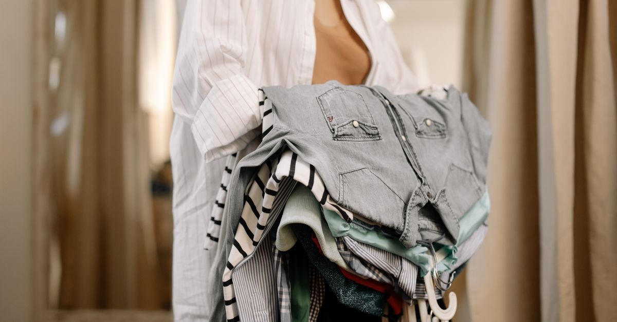 Minimalisme chic : idées de tenues légères pour un look audacieux et élégant