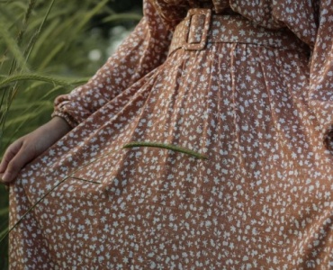 L’élégance sans effort : adoptez la robe longue pour un look décontracté au quotidien