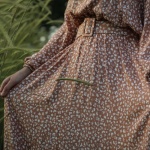 L’élégance sans effort : adoptez la robe longue pour un look décontracté au quotidien