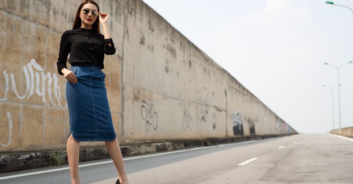 10 idées de looks irrésistibles avec une jupe en jean : casual, chic et faciles à copier