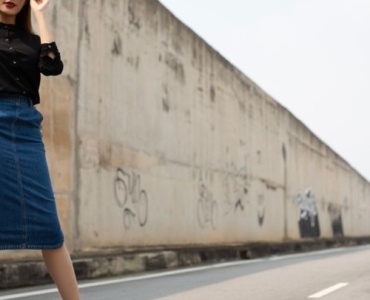 10 idées de looks irrésistibles avec une jupe en jean : casual, chic et faciles à copier