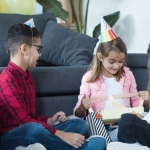 Fêter un anniversaire chez soi : idées magiques pour une journée inoubliable