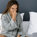 Adieu aux yeux fatigués : 7 astuces pour survivre aux journées devant les écrans