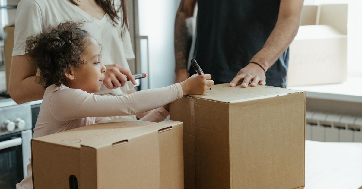 Déménager en famille : astuces pour une transition sereine avec les enfants