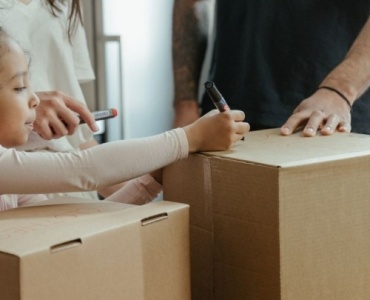 Déménager en famille : astuces pour une transition sereine avec les enfants