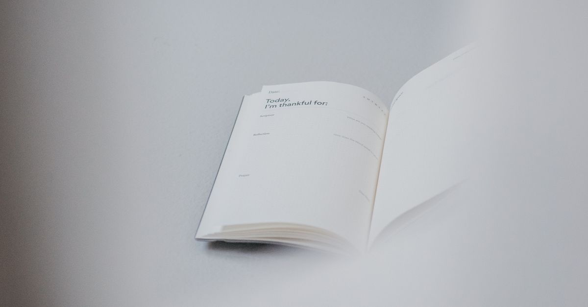 10 idées inspirantes pour tenir un journal de gratitude (avec des exemples concrets)