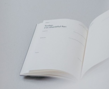 10 idées inspirantes pour tenir un journal de gratitude (avec des exemples concrets)