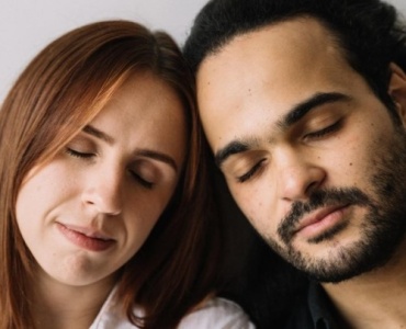 Quand la fatigue s’invite dans le couple : 7 clés pour retrouver complicité et énergie