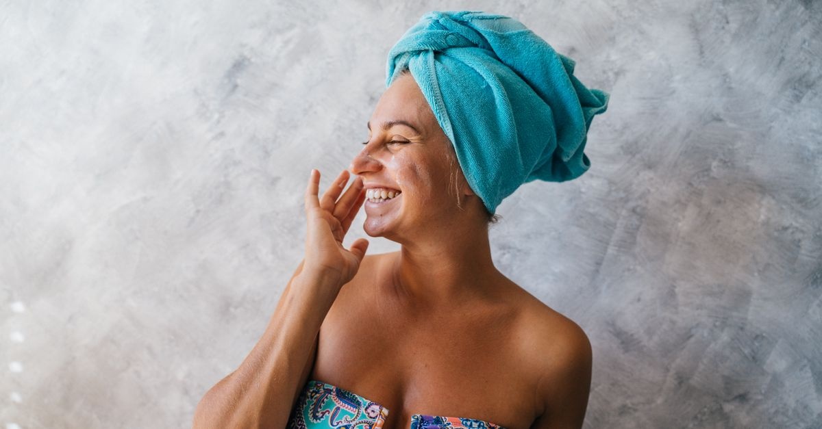 Le guide ultime pour protéger votre visage du soleil : astuces et soins indispensables