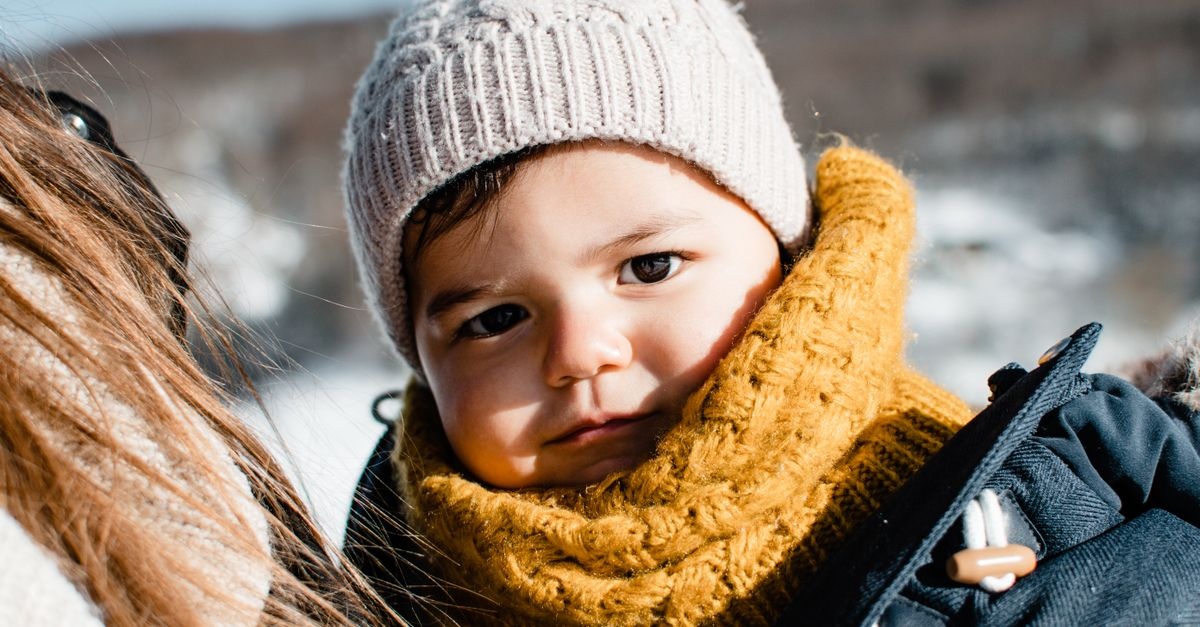 Bébé au chaud : le guide malin pour habiller un nouveau-né quand il fait froid