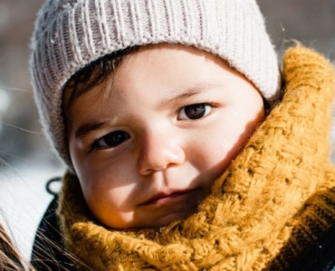Bébé au chaud : le guide malin pour habiller un nouveau-né quand il fait froid