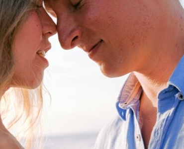 Raviver la douceur au quotidien : 10 gestes de tendresse qui renforcent votre couple