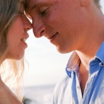Raviver la douceur au quotidien : 10 gestes de tendresse qui renforcent votre couple