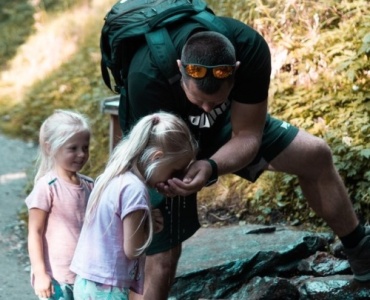 Aventure en montagne en famille : idées et astuces pour une escapade inoubliable avec les enfants