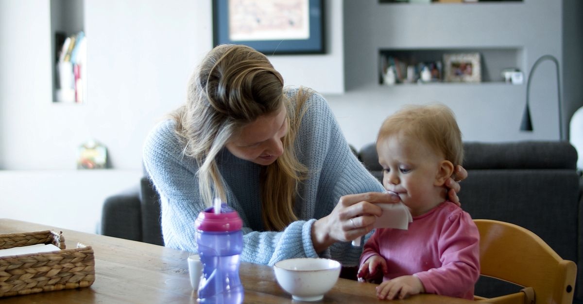 Eau et diversification alimentaire : à quel moment en proposer à bébé ?