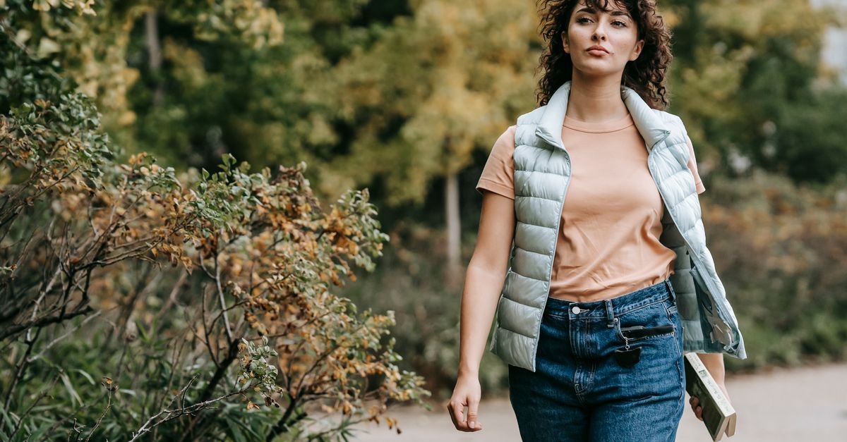 Chic et confortable : les meilleures idées de looks féminins pour une promenade