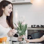 L’art de féliciter les enfants : des mots qui boostent leur confiance au quotidien